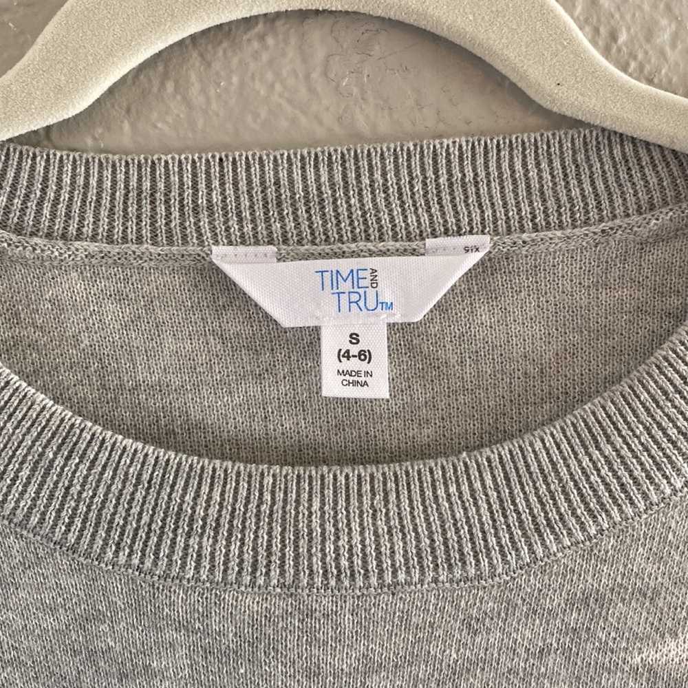Ladies pull over “light “ sweater size S (but fits more like a M) gray/white - Picture 5 of 14